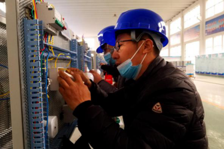 中级电工职业技能鉴定考试在公司举办